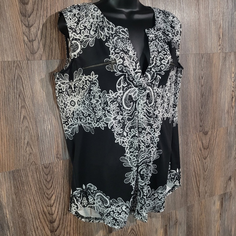 Tango Mango Split Neck Blouse Size L Faux Zippers B&W Lace Print Sleeveless - Picture 2 of 10